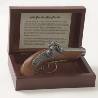 THE GUN THAT SHOT LINCOLN BOX SET NON-FIRING REPLICA GUN